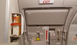 Hành khách Jetstar Pacific tự ý mở cửa thoát hiểm trên máy bay