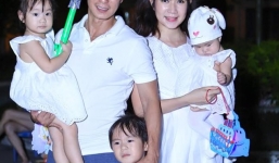 Khoảnh khắc hạnh phúc của Lý Hải - Minh Hà bên ba nhóc tì