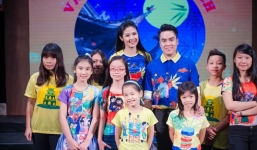 Ngọc Hân vẽ tranh trung thu ngộ nghĩnh trên trên áo tặng trẻ em