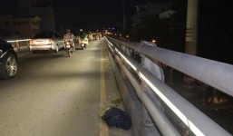 Hoảng hồn phát hiện người đàn ông treo cổ trên cầu vượt