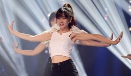 Nữ sinh nhảy vui nhộn trong đêm hội Tết Trung thu