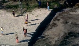 Video: Hố tử thần khổng lồ nuốt chửng khu cắm trại