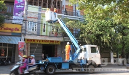 Hai công nhân bị điện cao thế giật cháy chân tay