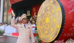 Thích thú xem màn diễu binh trong lễ khai giảng Học viện Cảnh Sát