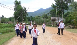 Thực hư học sinh bị đuổi học vì không đóng tiền bán trú?