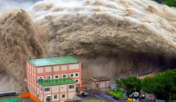 Video: Kinh hoàng trước cảnh xả lũ tại đập thủy điện Đài Loan