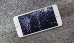 Cô gái đập nát iPhone 6S 16 triệu vì giận bạn trai