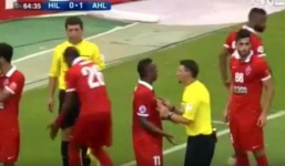 Video: Trọng tài thổi phạt đền như 'nhận độ' tại AFC Champions League