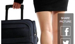 Sa thải nữ tiếp viên hàng không 'đi khách' ngay trên máy bay