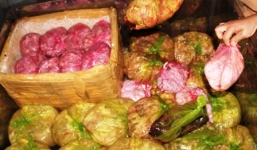 Phát hiện và thu giữ hơn 200kg đùi gà và chân lợn thối