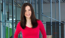 Chân dung nữ Bộ trưởng 28 tuổi xinh như minh tinh