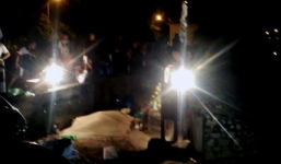 Hà Nội: Phát hiện thi thể 2 mẹ con buộc chặt vào nhau trong cống