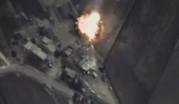 Video: Trúng đòn không kích của Nga, kho vũ khí IS bị phá hủy