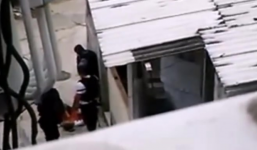 Video: Cảnh sát gài súng vào tay người chết đổ tội bị camera ghi lại