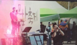 Jae Joong vui mừng nhún nhảy khi hội ngộ Yunho trong quân ngũ