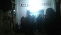 Chồng tá hỏa phát hiện vợ treo cổ trong phòng ngủ