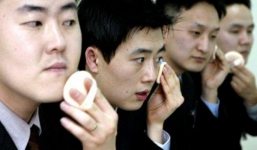 Nam giới Hàn Quốc chi hàng tấn tiền mua mỹ phẩm