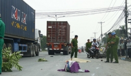 Tai nạn ở Bình Dương, chồng ôm thi thể vợ gào khóc giữa đường