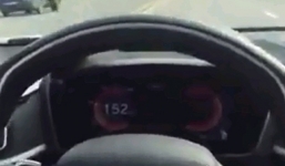 Thiếu gia 9X Hà Nội trình diễn với siêu xe tốc độ 152 km/h