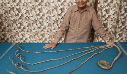 'Dị nhân' với móng tay dài kỷ lục kể chuyện khó lấy vợ