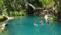 Trải nghiệm những trò chơi dưới nước thú vị tại Vang Viêng