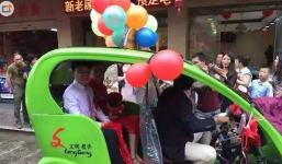 Cô dâu xinh đẹp được rước 'về dinh' bằng xe điện môi trường 