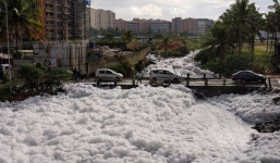 Kì lạ hồ 'bùng cháy'  ở Ấn Độ do bị ô nhiễm 