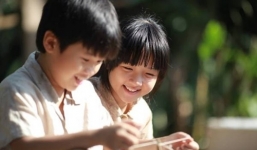 Thành viên hãng phim 'Tôi thấy hoa vàng trên cỏ xanh' kêu gọi 'đừng xem phim này'