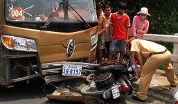 Xe khách gây tai nạn, một phụ nữ mang thai 7 tháng tử vong