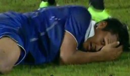 Video: Cầu thủ U19 Thái Lan ăn vạ thô thiển khiến đối phương bị thẻ đỏ