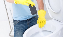 Cách xử lý khi smartphone rơi xuống nước