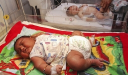 Kỷ lục em bé sơ sinh nặng gần 6kg ở Ấn Độ