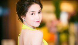Ngọc Trinh khoe vai trần gợi cảm ở sự kiện
