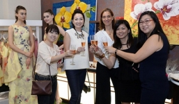 NTK Phương My hết lòng với hoạt động từ thiện tại Singapore