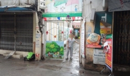 Bảo mẫu ghì đầu lắc mạnh bé gái 16 tháng tuổi ở Hà Nội qua lời kể của phụ huynh