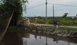 Phát hiện thi thể bé trai nổi trên kênh