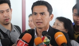 Có mặt tại Hà Nội, HLV Kiatisuk đặt mục tiêu đánh bại tuyển Việt Nam