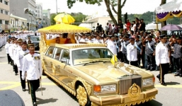 Đời sống xa hoa của quốc vương Brunei