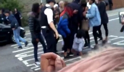 Hơn 200 nữ sinh hỗn chiến vì một chàng trai