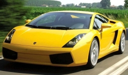 Chú rể cùng 5 siêu xe bị cảnh sát rượt bắt, lỡ cả đám cưới