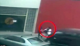 Đóng giả làm y tá bắt cóc con của “bồ” 