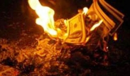 Cha già đốt 730 triệu đồng vì giận con bất hiếu