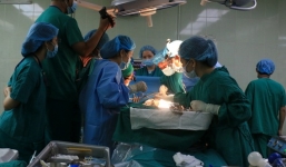 Hai con trai hiến gan cứu bố mẹ bị ung thư giai đoạn cuối