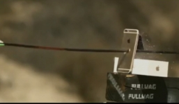 Video: Dùng cung tên bắn xuyên 'táo' iPhone 6s