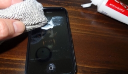 Tổng hợp những tuyệt chiêu xóa vết xước trên điện thoại