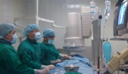 Mẹ hiến thận cứu sống con gái bị sụy thận giai đoạn cuối