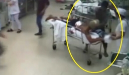 Video thanh niên rút dao đâm bệnh nhân đang cấp cứu