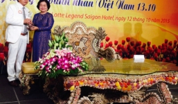 Gần nửa tỷ bộ bàn ghế làm từ 12.500 vỏ sò biển Đông 