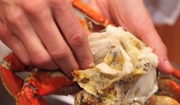 Mẹo lấy sạch thịt cua cực nhanh, cực đơn giản
