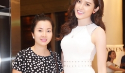 Á hậu Huyền My cùng mẹ nổi bật trong sự kiện